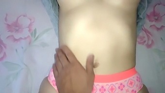 Intimità Illegale Con Il Mio Patrigno Mentre I Genitori Sono Assenti
