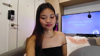 Abby2634'S Webcam Display Of Her Wet Pussy