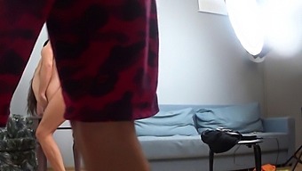 Widok Na Kręcenie Rosyjskiego Porno Z Nelyą Smalls I Oliverem Trunkiem.