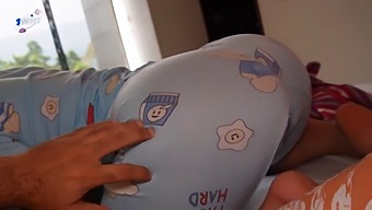 La Fidanzata Di Mio Patrigno Ed Io Dormiamo Nello Stesso Letto