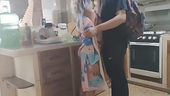 Jag Hjälper Min Nya Granne, Men Min Insats Blir Kort Och Jag Slutar Ha Sex Med Hennes Anus Medan Hon Skriker