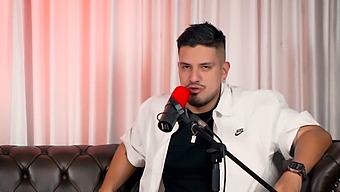 Amatérska Španielska Kráska Karol Rosado Ukazuje Svoje Veľké Prirodzené Kozy A Guľatý Zadok Vo Videu Od Only Fans.